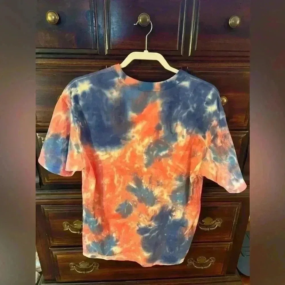 Men’s Size Small Loose Fit Nike Short Sleeve Shirt